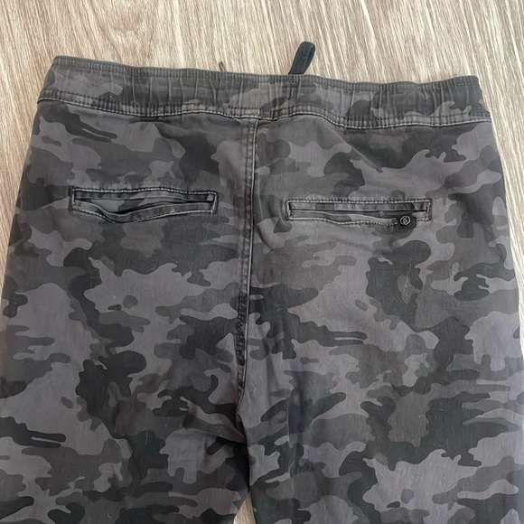 West 49 elastic waist joggers, black camouflage , size large - Picture 3 of 4